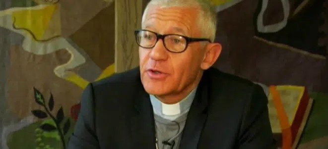 el arzobispo ravel durante una entrevista